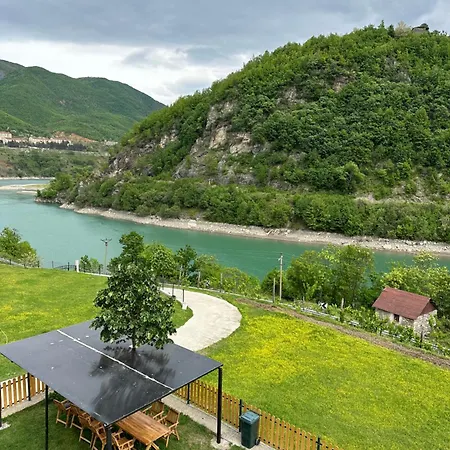 Artjoni Fierze בית הארחה Firza